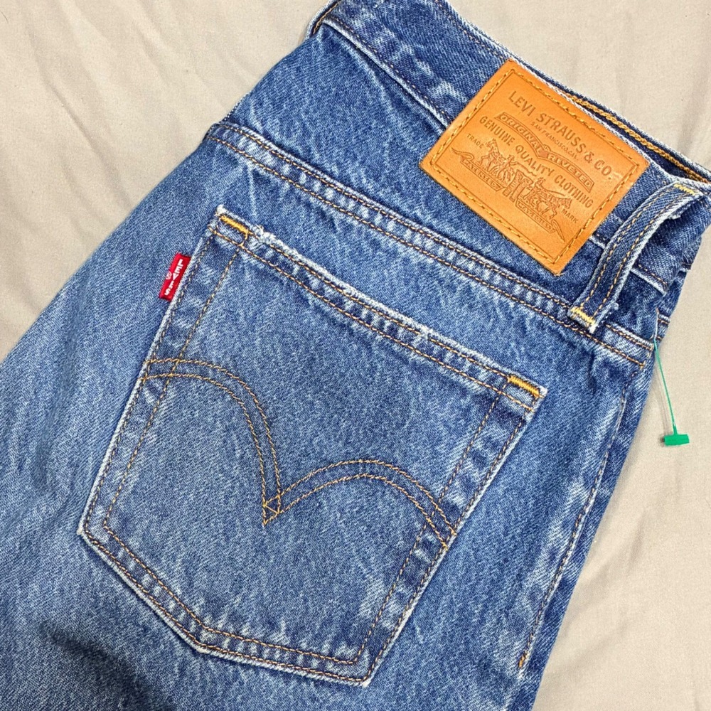 Levis Premium Wedgie Straight Jeans Blue Denim Button Fly Size 25 High Rise